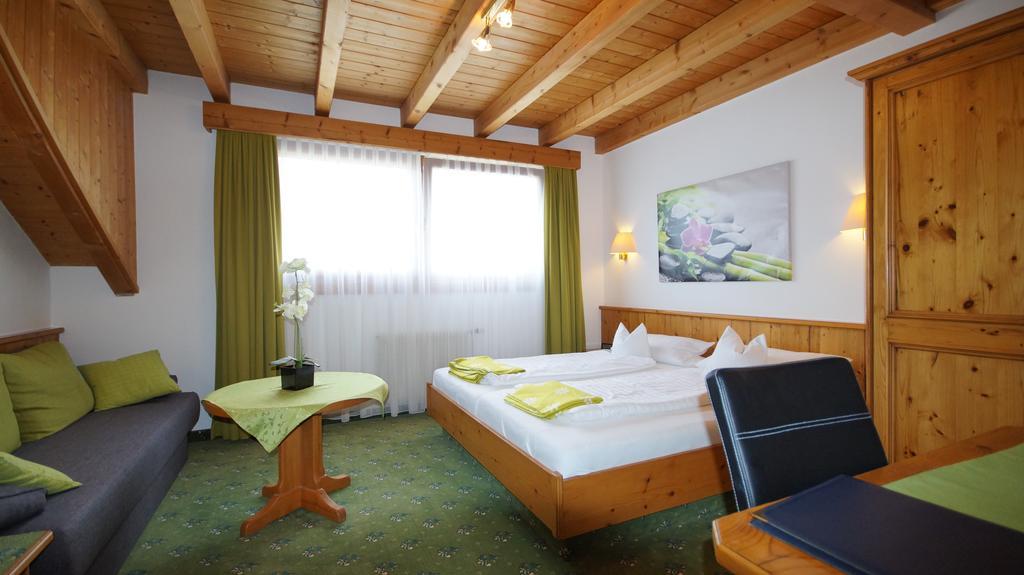 Hotel Schwarzenbergs Traube Glottertal Esterno foto