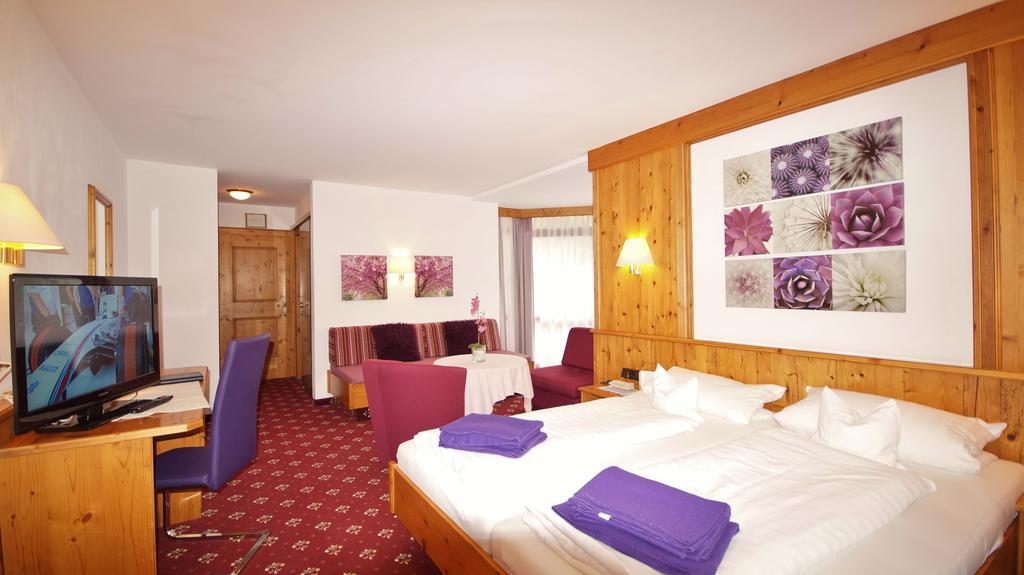 Hotel Schwarzenbergs Traube Glottertal Esterno foto