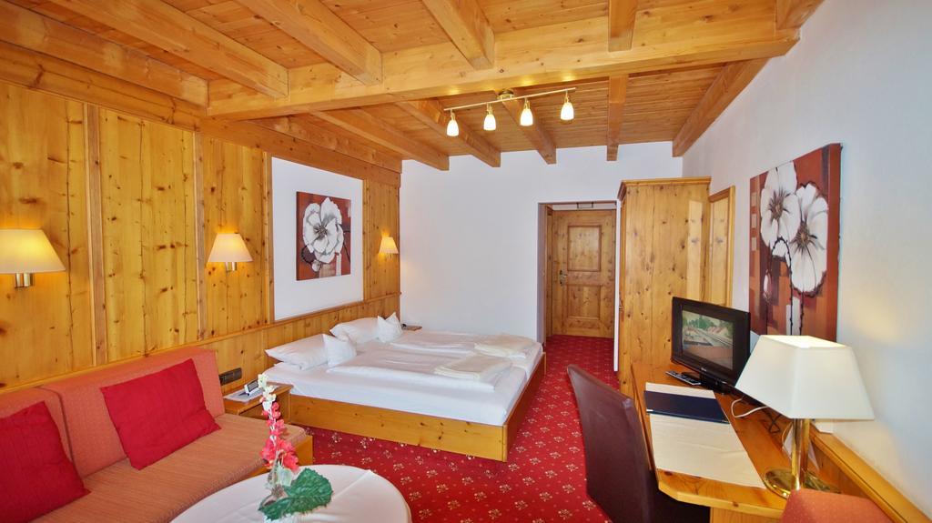 Hotel Schwarzenbergs Traube Glottertal Esterno foto