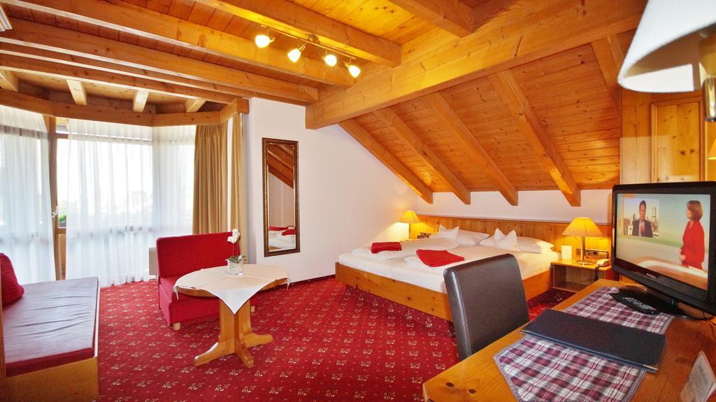 Hotel Schwarzenbergs Traube Glottertal Esterno foto