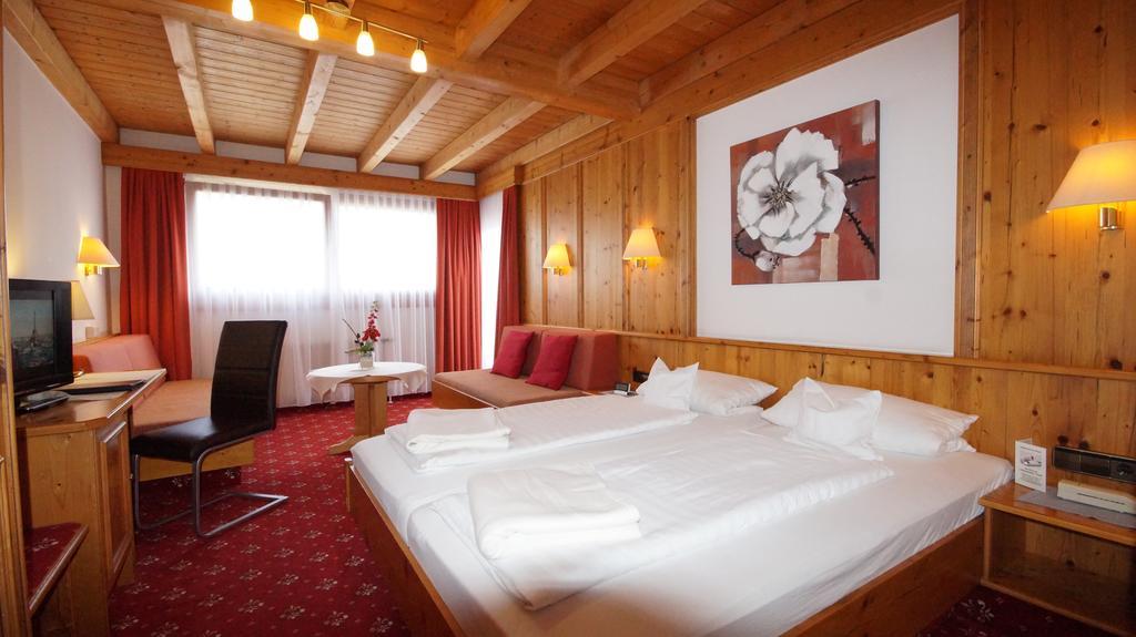 Hotel Schwarzenbergs Traube Glottertal Esterno foto