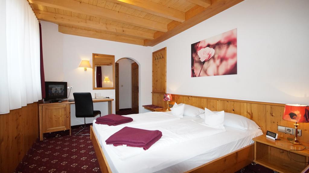 Hotel Schwarzenbergs Traube Glottertal Esterno foto