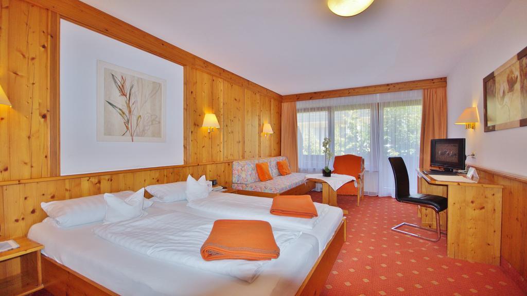 Hotel Schwarzenbergs Traube Glottertal Esterno foto