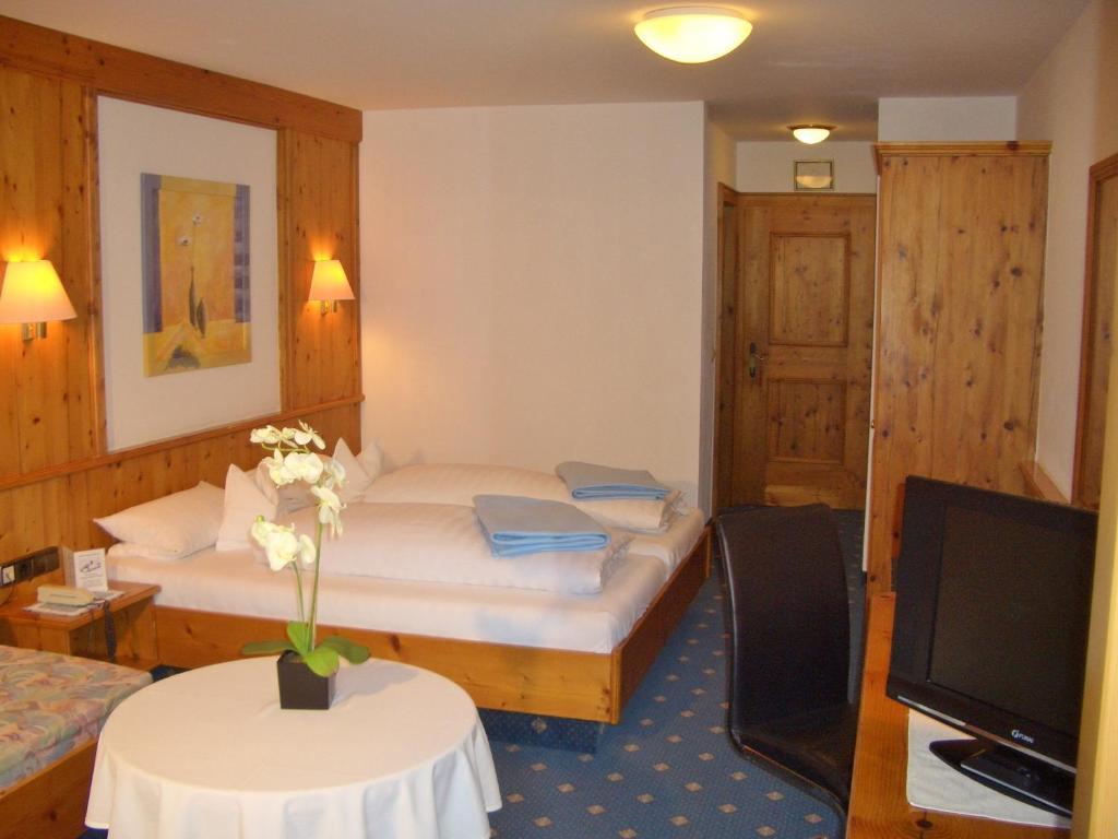 Hotel Schwarzenbergs Traube Glottertal Esterno foto