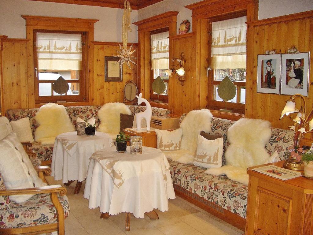 Hotel Schwarzenbergs Traube Glottertal Esterno foto