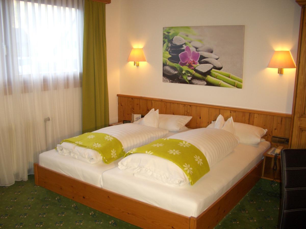 Hotel Schwarzenbergs Traube Glottertal Esterno foto