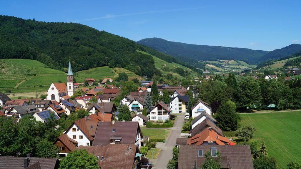Hotel Schwarzenbergs Traube Glottertal Esterno foto