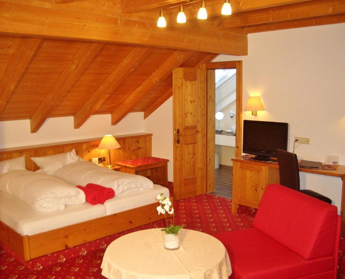 Hotel Schwarzenbergs Traube Glottertal Camera foto